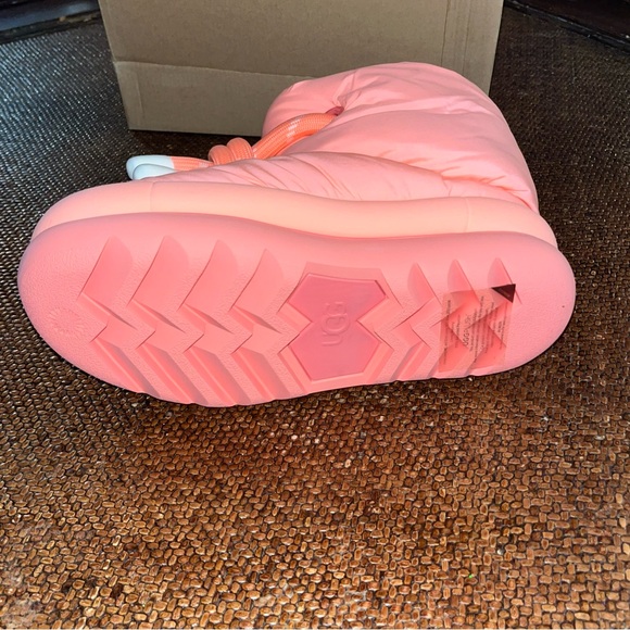 UGG Coral Puffy Short Winter Snow Booties Women’s Size 6 Winter Puffer Boots - Picture 7 of 8